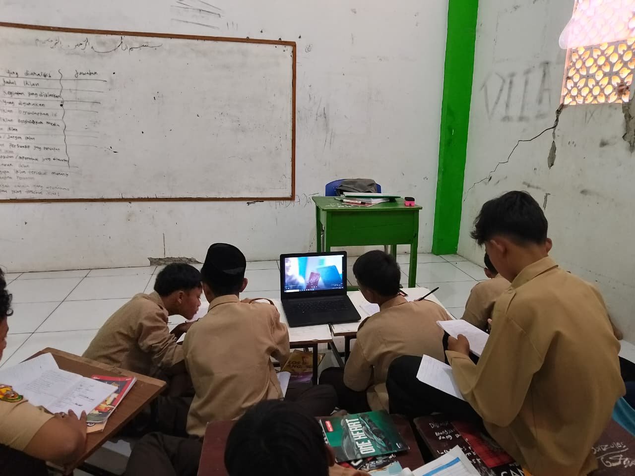 Mengenal dan Mengidentifikasi Iklan dari Media Elektronik